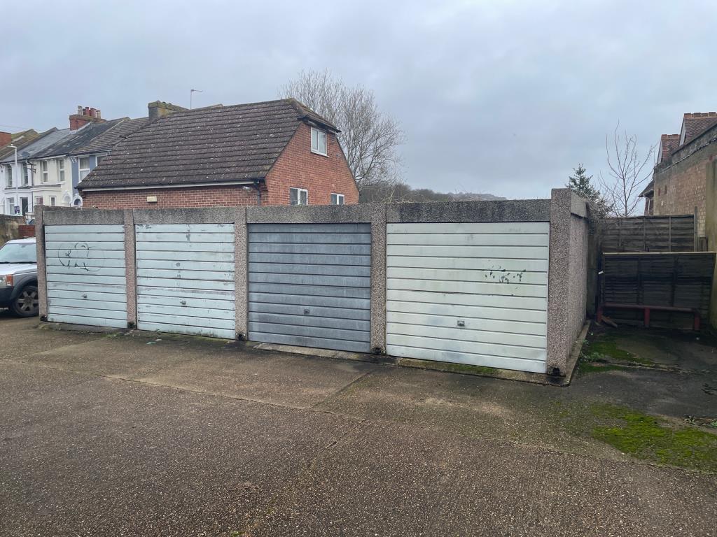 Lot: 7 - ONE-BEDROOM FLAT WITH GARAGE FOR INVESTMENT - General view of garages